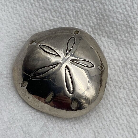 Beachy Vintage Sand Dollar Statement Silver Tone 1.5” Brooch Pin Pendant Cruise‎ - Picture 1 of 5